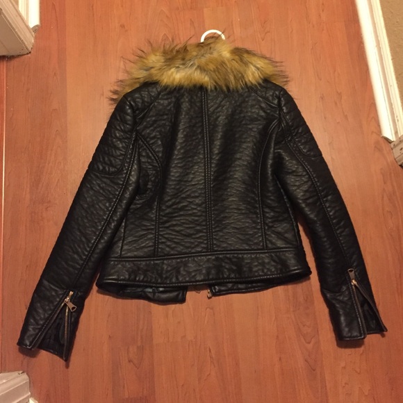 Leather jacket with fur collar - Picture 4 of 8