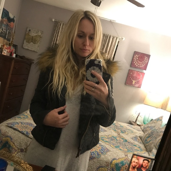 Leather jacket with fur collar - Picture 5 of 8