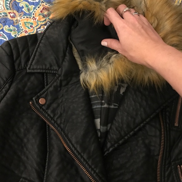 Leather jacket with fur collar - Picture 8 of 8