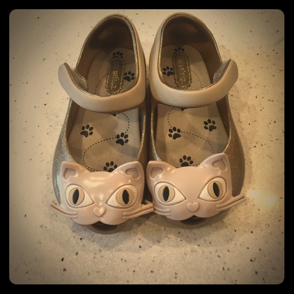 Mini Melissa cats size 7