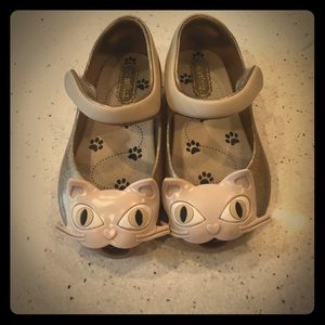 Mini Melissa cats size 7