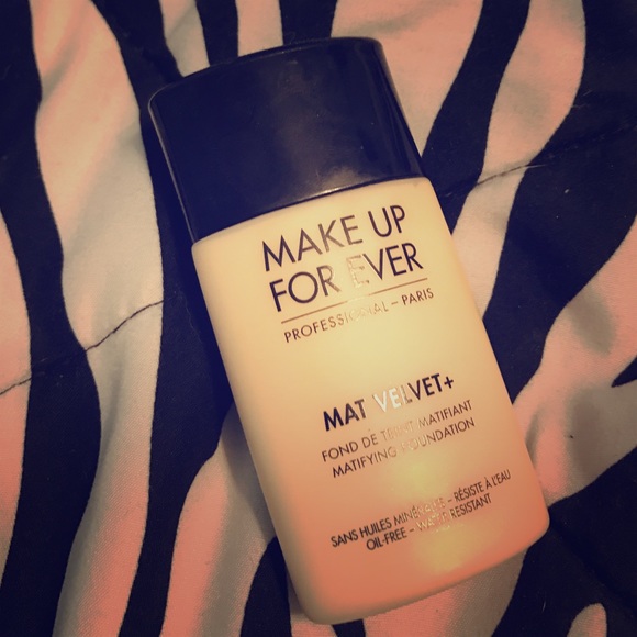 MAKE UP FOR EVER mat velvet+ foundation in 15