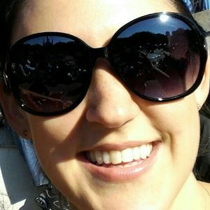 Meet your Posher, Dina