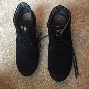 TOMS wedges