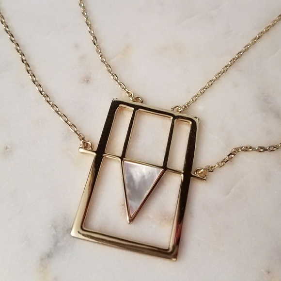 Jewelmint Jewelry - Jewelmint gold and pearl necklace