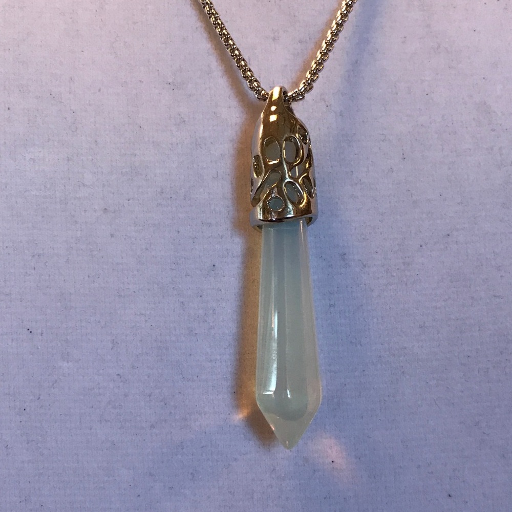 ❌❌SOLD❌❌ Moonstone Drop Silver Plated Necklace - Picture 2 of 2