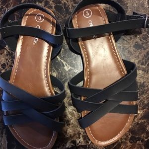 Cherokee new size 3 sandals