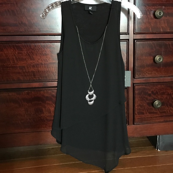 Black asymmetric hemmed top, NWT