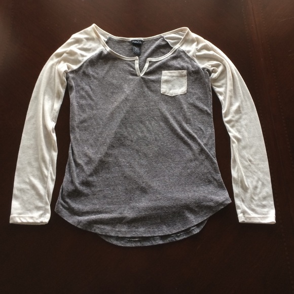 ‼️24hr Sale‼️Rue21 Baseball Tee Pocket Detail