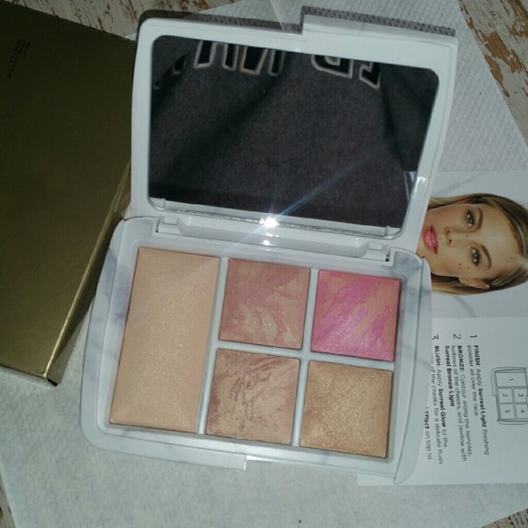 BECCA Other - Hourglass lighting surreal