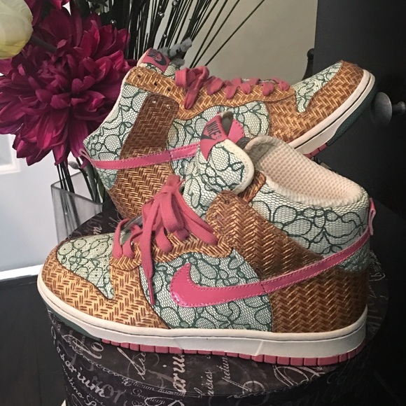 LIMITED EDITION Nike Premium Dunk High Top