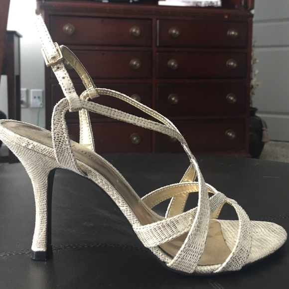 Kelly & Katie Gold 2.5in Heels Gently Used
