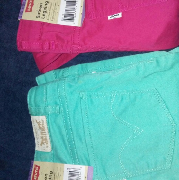 Im selling two pair of pants