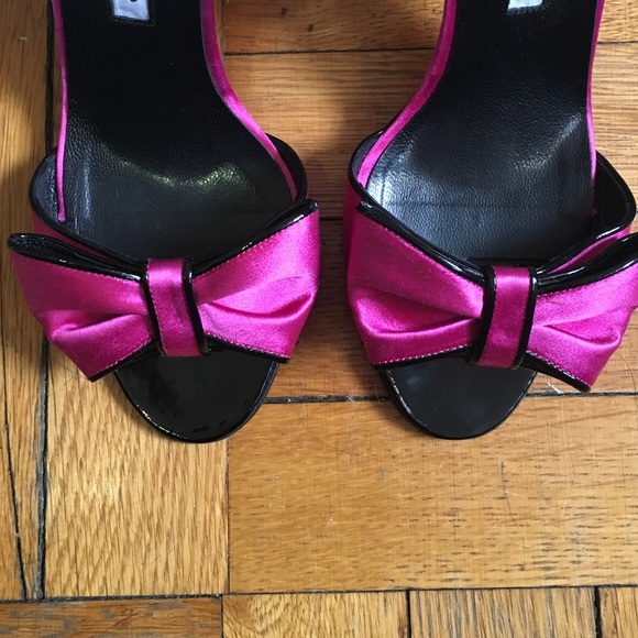 Manolo Blahnik "Sisulu" Peep Toe Shoes - Picture 3 of 4