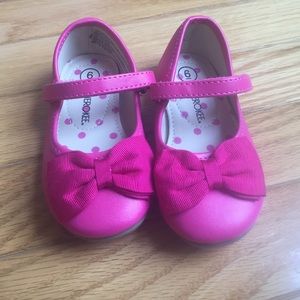 Pink dress shoes