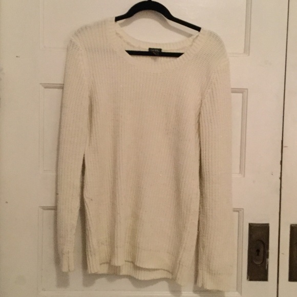 Oversized off white sweater, worn once!!