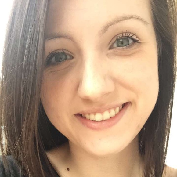 Meet your Posher, Caitlin - Picture 1 of 1