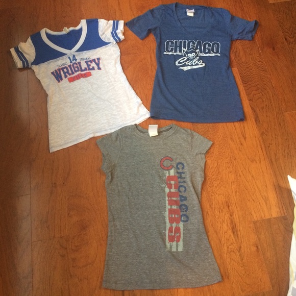 3 Chicago Cubs t-shirts