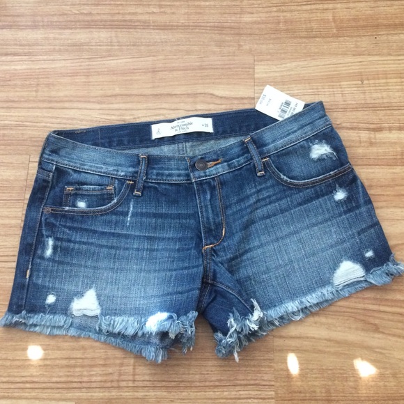 🌻NWT A&F Destroyed Midi Shorts🌵