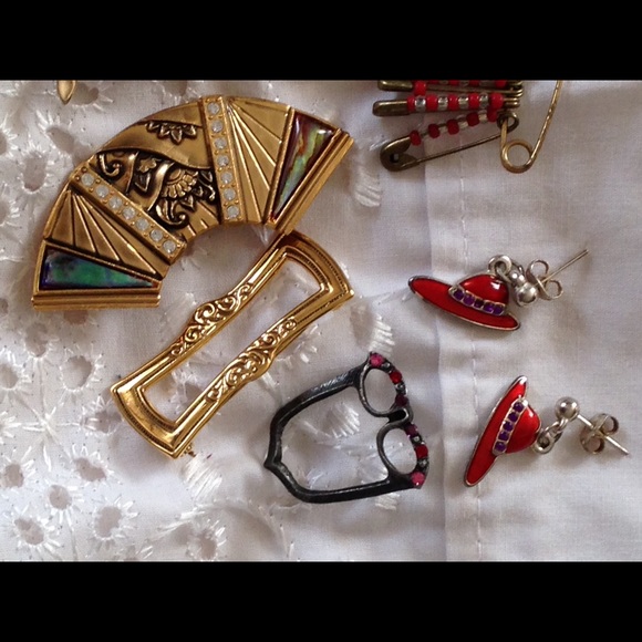 Vintage pins/earrings BOGO. BUY 1 GET 1 FREE