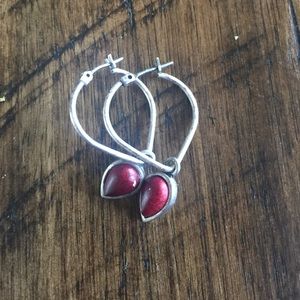 Small red hooped earrings.
