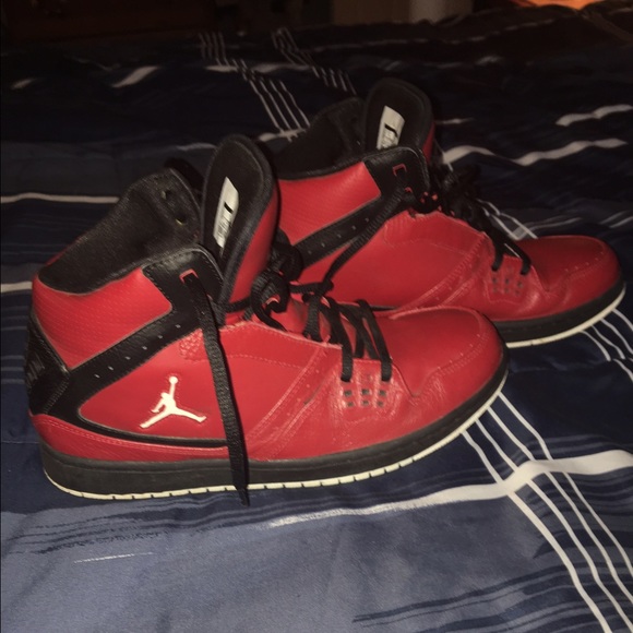 Red / black jordans - Picture 1 of 4