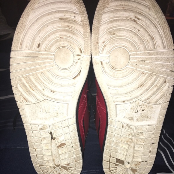 Red / black jordans - Picture 4 of 4