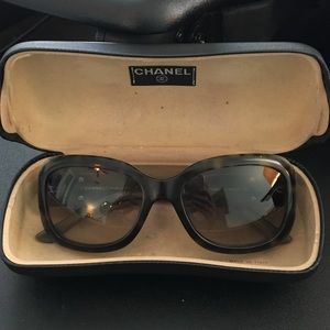 Chanel sunglasses tortoise shell frame blk lenses