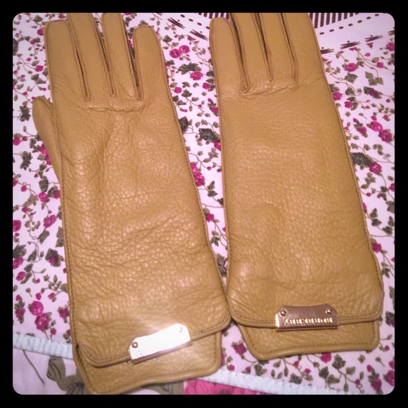 Burberry gloves
