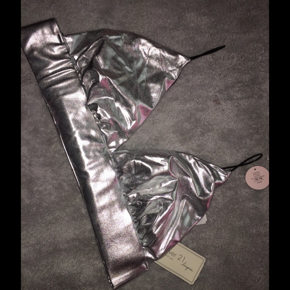 ‼️ NWT SUPER CUTE SILVER BRALETTE 👙