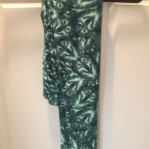 Lularoe OS wolf leggings