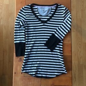 Calvin Klein Performance Women's V-Neck Size XS