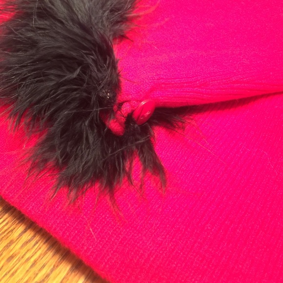 Red sweater - Picture 3 of 3