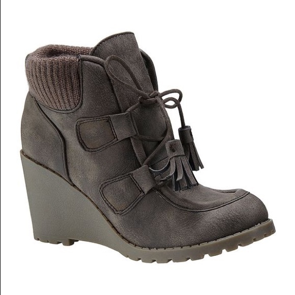 Jellypop Shoes - Jellypop Iowa Wedge Booties size 9