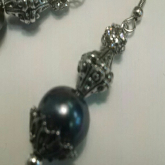 Black Pearl Victorian Earrings with Silver Accents - Picture 3 of 3