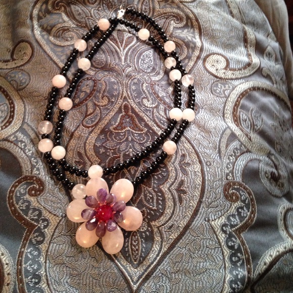 Necklace 🎀SPRING SALE 🎀 - Picture 3 of 4