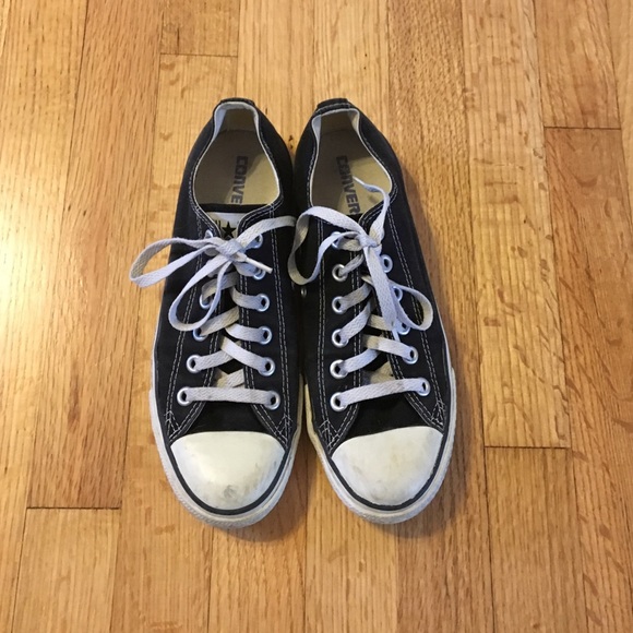 Converse low tops in black