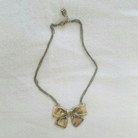Bow necklace