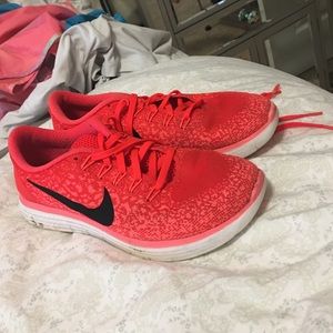 Coral Nike tennis shoes