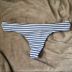NWOT VICTORIA'S SECRET THONG BIKINI BOTTOM