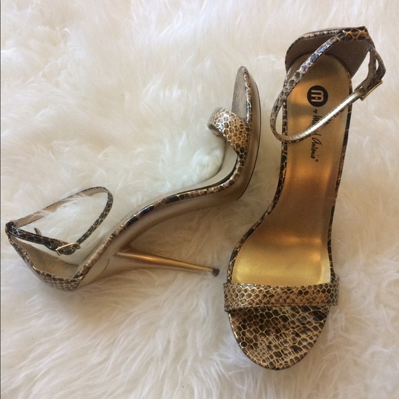 NWOT Michael Antonio Sandal Heels