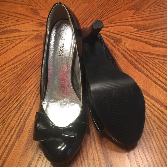 Black heels with bows