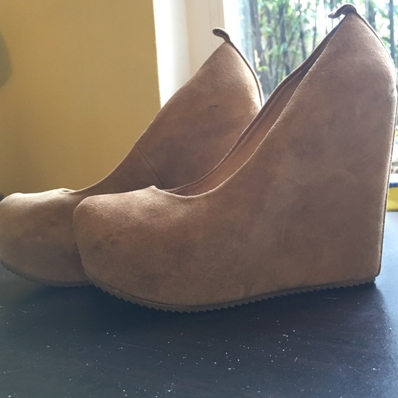 Aldo Tan Suede Platform Wedges with 5" heel