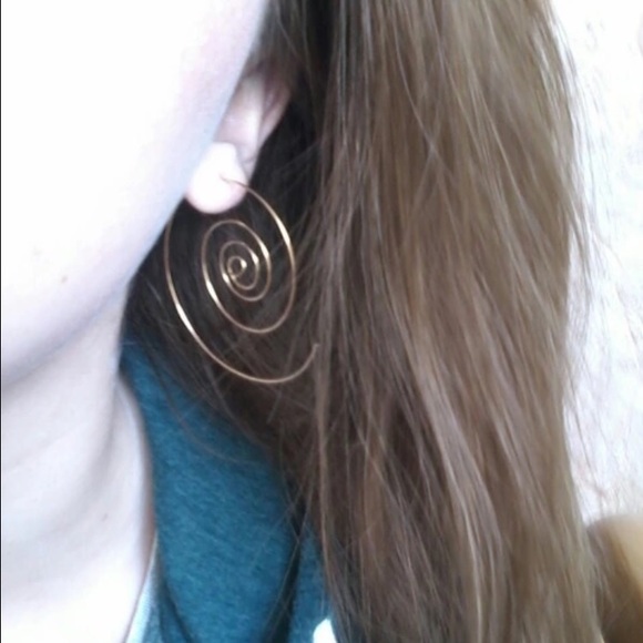 HP 💕 Concentric Circles Spiral Wire Earrings - Picture 3 of 4