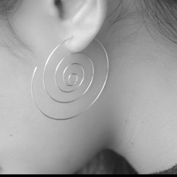 HP 💕 Concentric Circles Spiral Wire Earrings - Picture 2 of 4