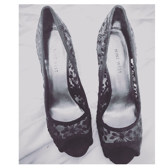 Sexy Black Lace Pumps