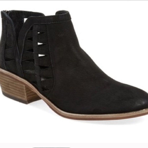 Size 8 1/2 Vince Camuto booties