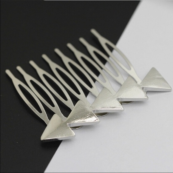 ๐HP๐ Triangle Geometric Metal Pins - Picture 5 of 5
