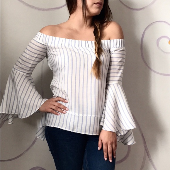 Off the shoulder bell sleeve top - Picture 4 of 7