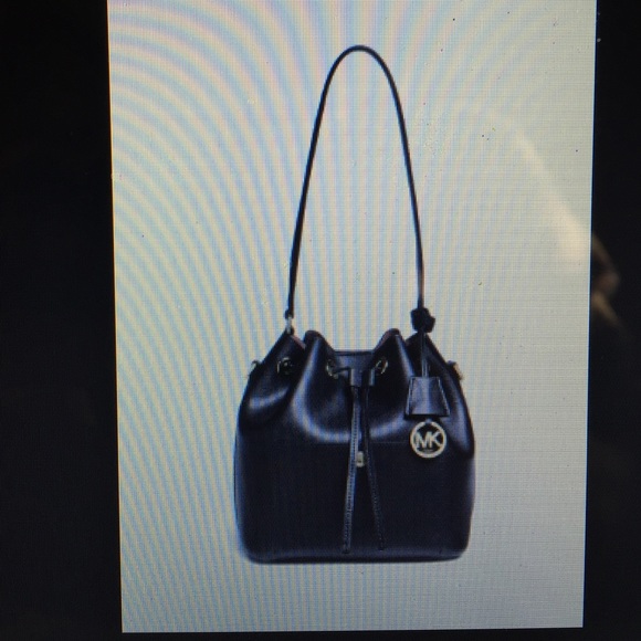 NWT MICHAEL KORS LEATHER BUCKET BAG